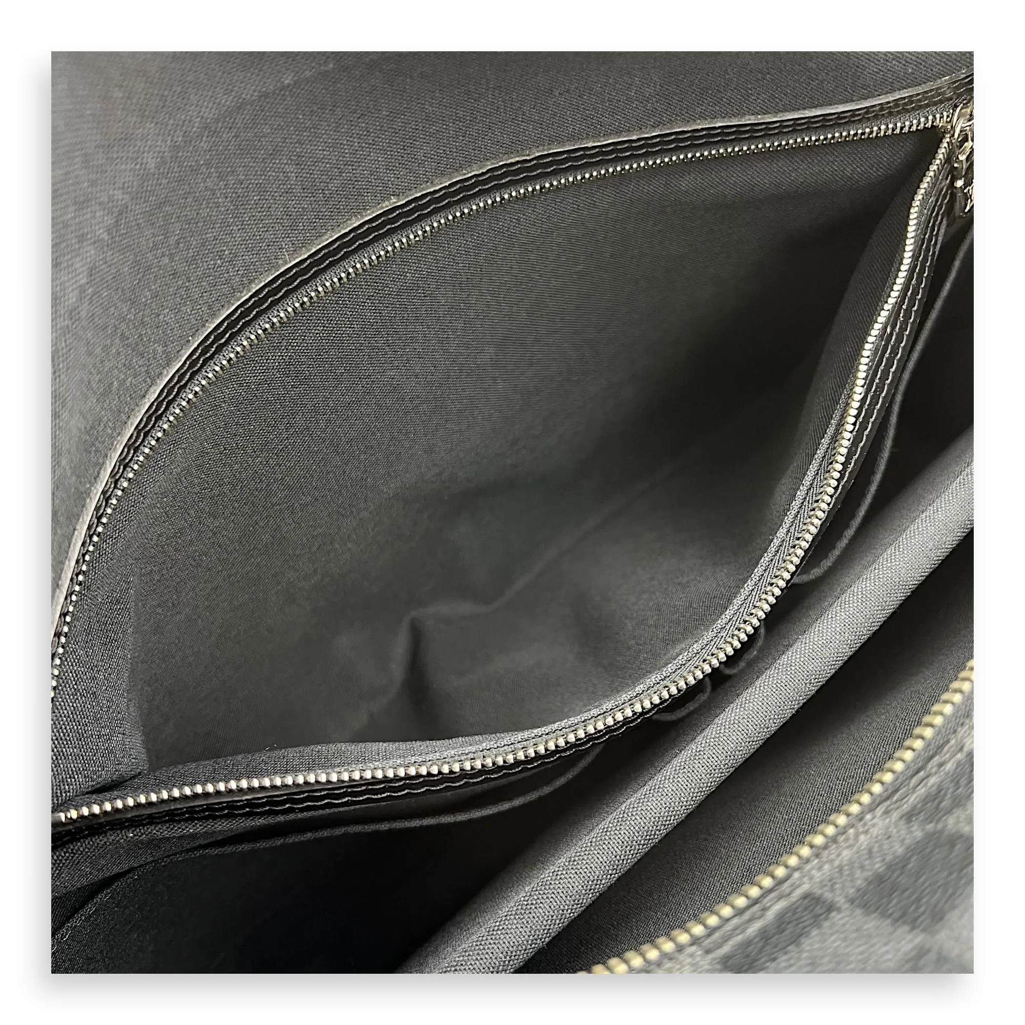 Porte document voyage Messenger Black in Coated Canvas, Silver hardware