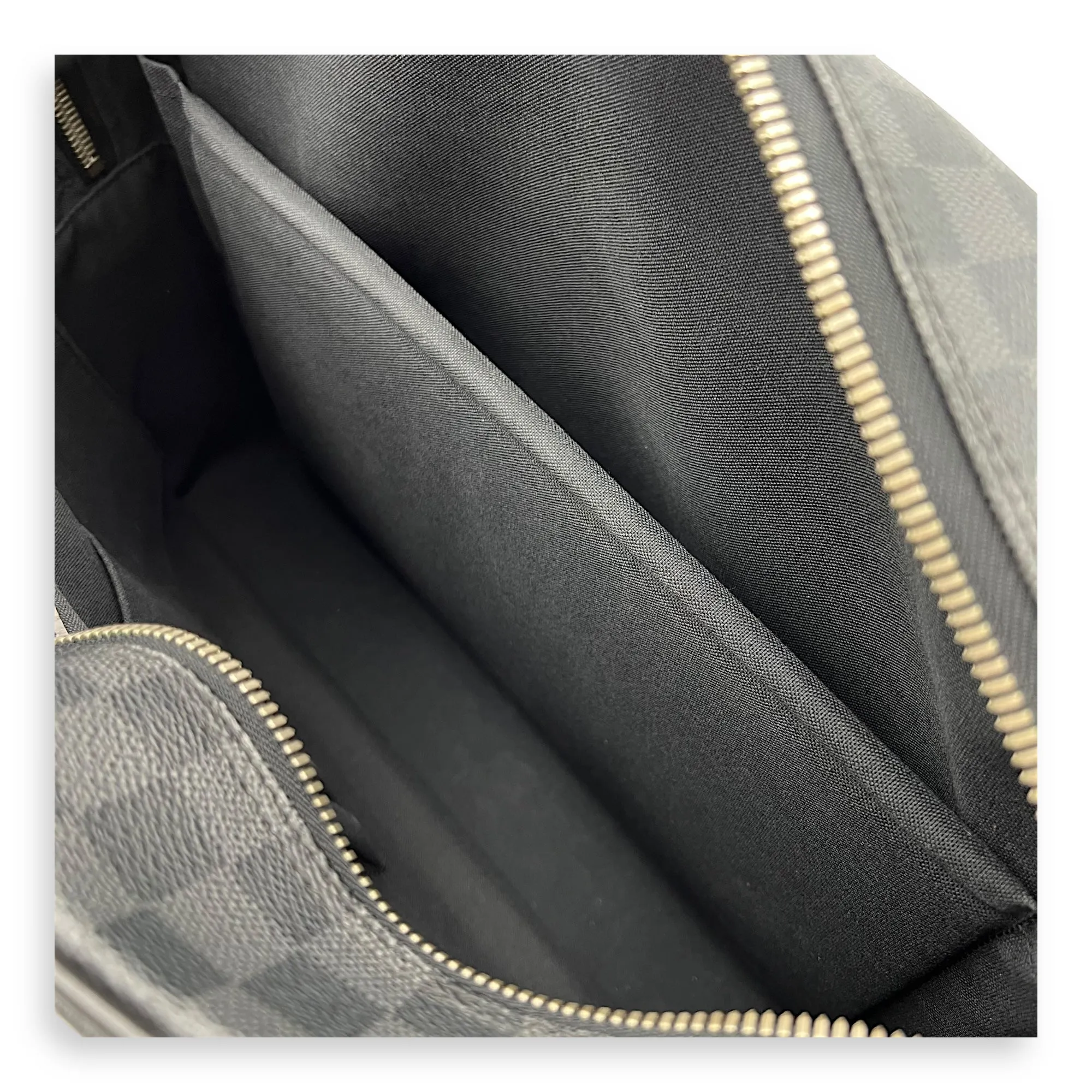 Porte document voyage Messenger Black in Coated Canvas, Silver hardware